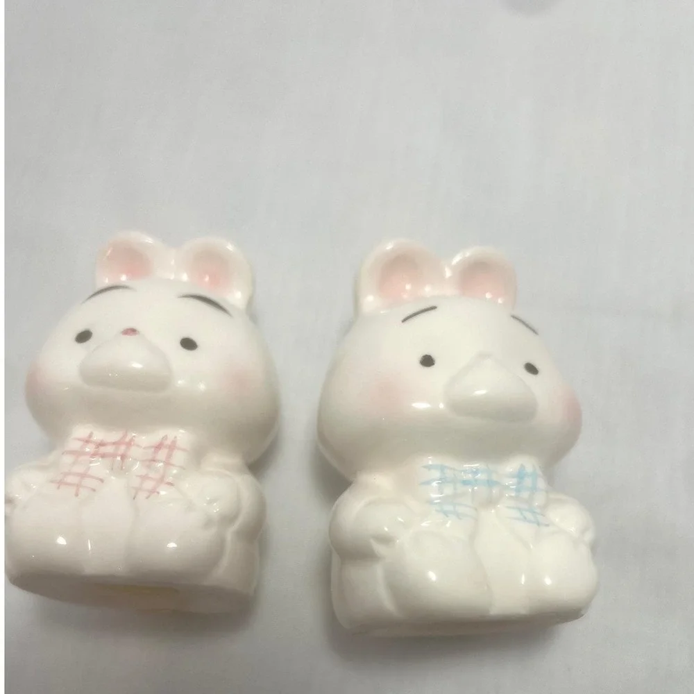 Vintage Bunny Salt‎ & Pepper Shakers Ceramic Pair Red & Blue Bows Made in Taiwan